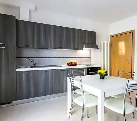 Aparthotel Residenza Riva Azzurra 2*