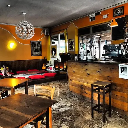 Sunflower Backpacker & Bar * Rimini