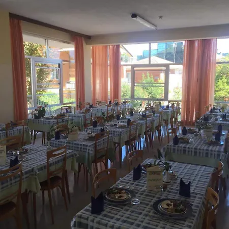 Hotel Alfa - Spiaggia Inclusa Con Pacchetti Personalizzati 호텔 리미니