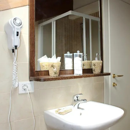 Alibi Hotel