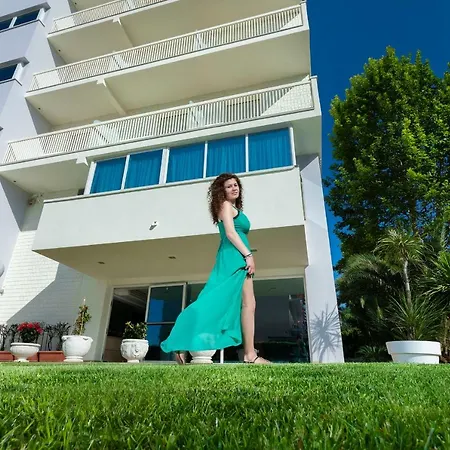 Ghirlandina 3*