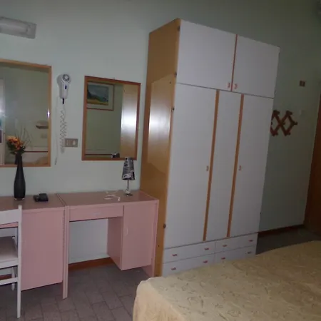 Manu Hotel 3*