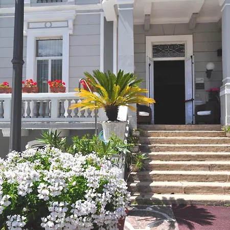 Esedra 3*