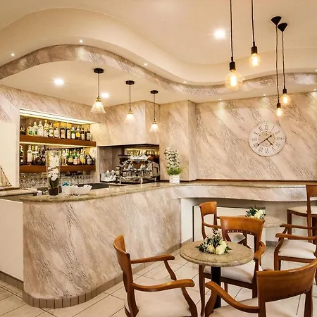 King Hotel 3*