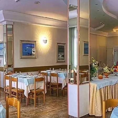 Iris Hotel 2*