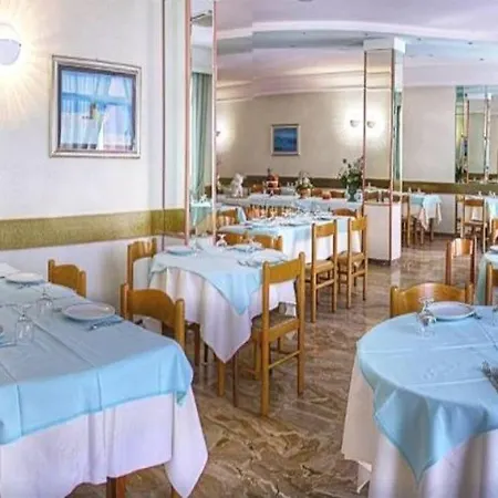 Iris Hotel 2*