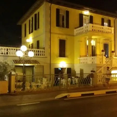 Hotel Laura 2*