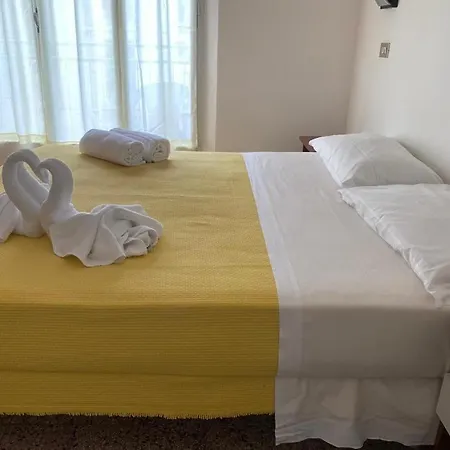 Hotel Derna 2*