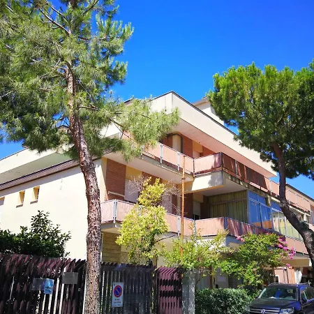 Rossella Hotel 2*
