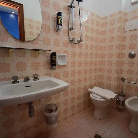 Como Hotel 2*