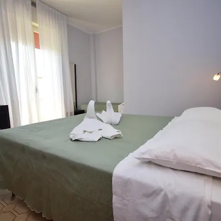 Como Hotel 2*
