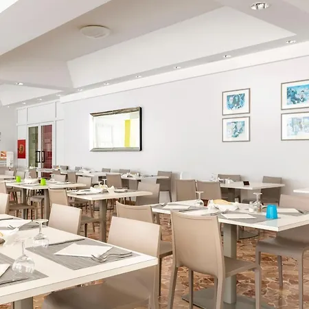 Très Jolie Hotel 3*