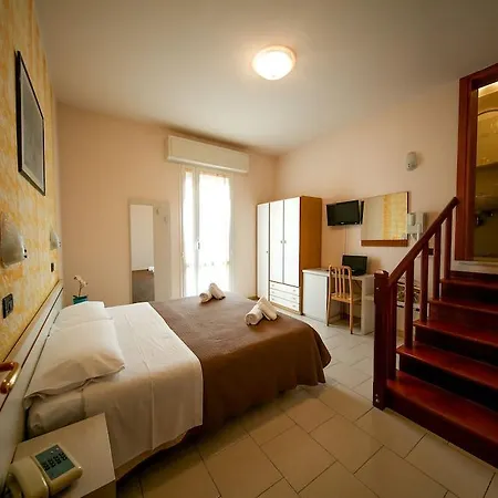 Petrarca Hotel 3*