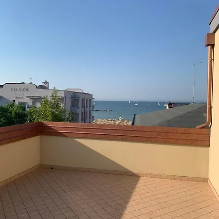 Del Vecchio 3*