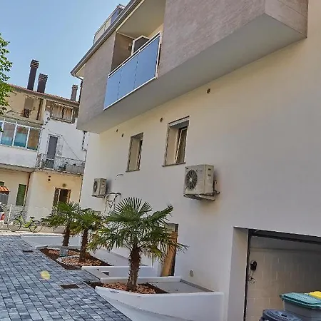 Esmeralda Apartment