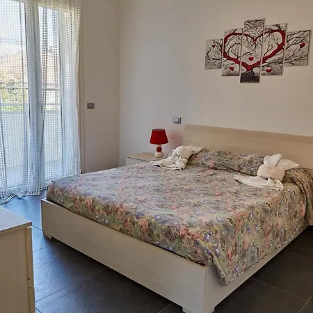 Esmeralda Apartment