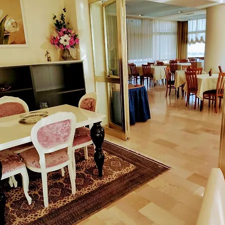 Alcazar Hotel