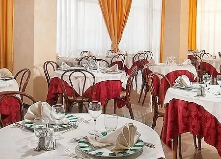 Helios Hotell