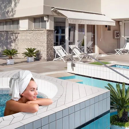 Appartamento Ascot Fronte Mare & *