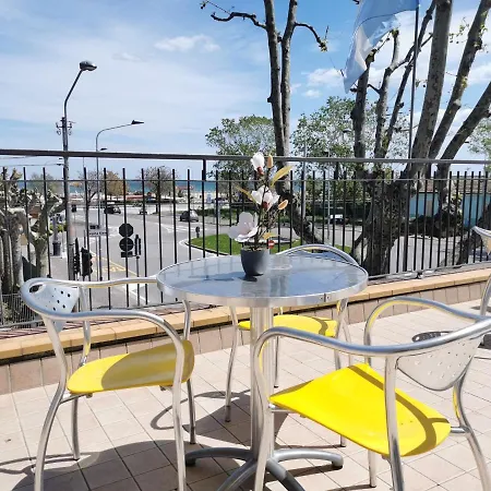 Ideale Young People Under 40 Hotel 2*