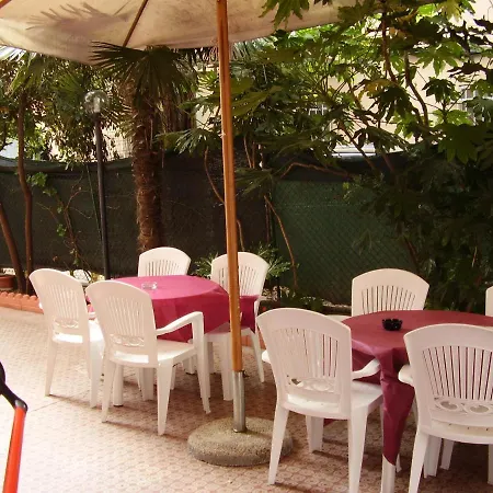 Fiorella Hotel *