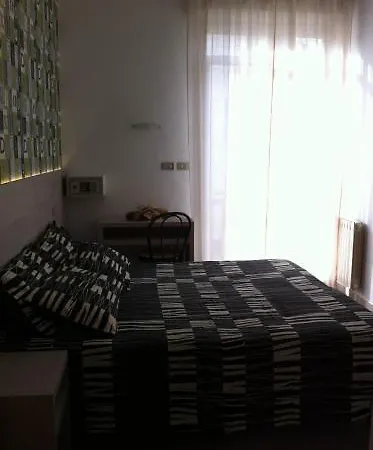 Hotel Ave 2*