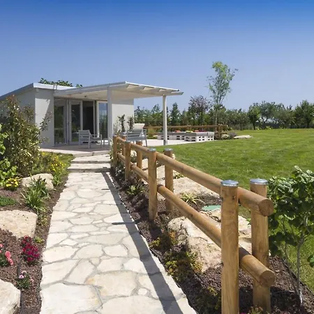 Villa Lisa 8, Emma Rímini