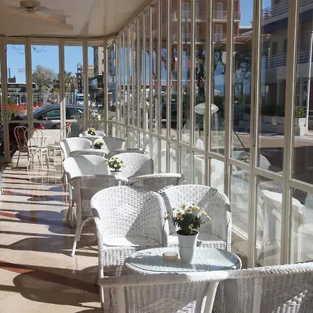 Adriatica Sul Mare 3* リミニ
