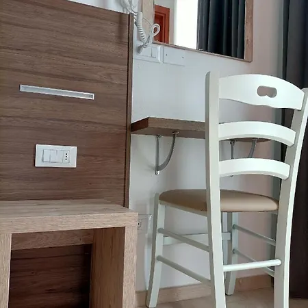 Bed & Book Hotel *