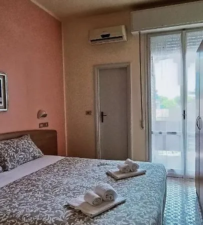 Rossella Hotel 2*