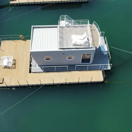 House Boat Botel 4*