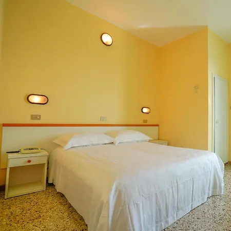 Hotel Mondial 3*
