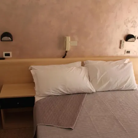 Mora Hotel *