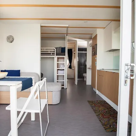 House Boat Botel 4*