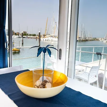 House Boat Botel Rimini