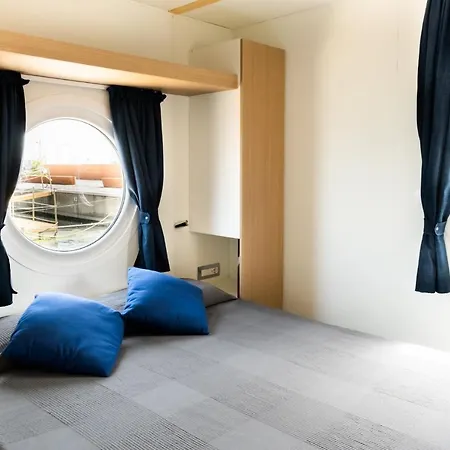 Botel House Boat 4*