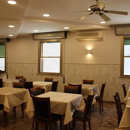 Mora Hotel *