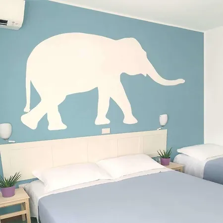 Aloha Hotel 3*