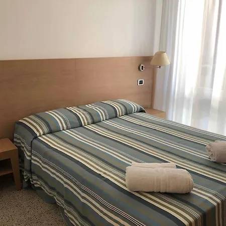 Gin Hotel 3*