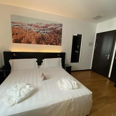 Card International Hotel
