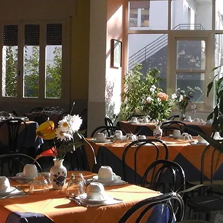Lorena Hotel 2*