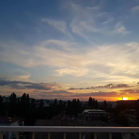 Apartment The Roses - Delizioso Attico Su 2 Livelli Zona Palacongressi *