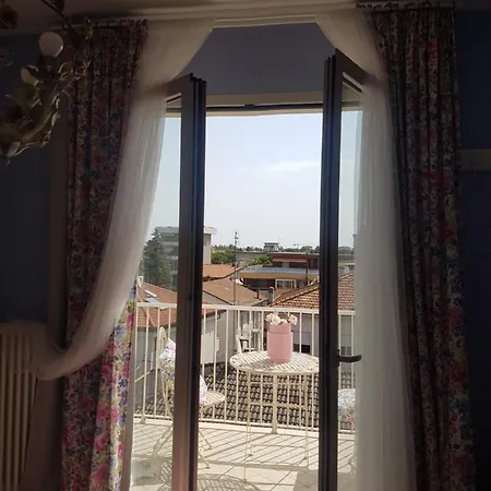The Roses - Delizioso Attico Su 2 Livelli Zona Palacongressi Apartment Rimini