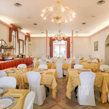 Lido Hotel 3*