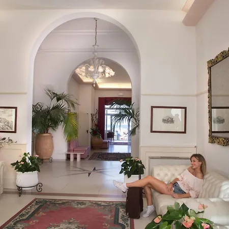 Lido Hotel 3*