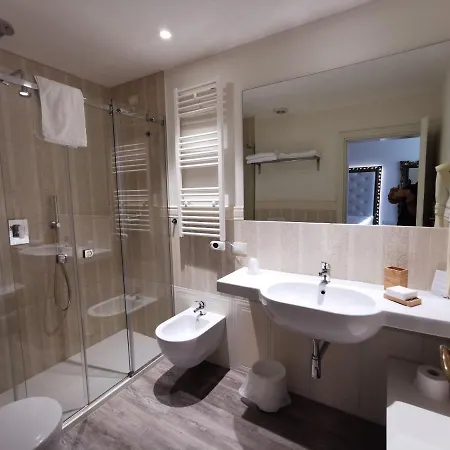 Lido Hotel 3*