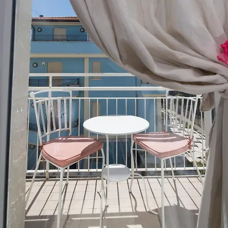Mare Aparthotel 2*
