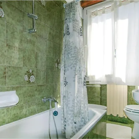 3 Bedroom Beautiful In Apartment Rimini