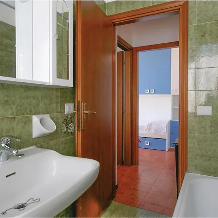 3 Bedroom Beautiful In Apartment *