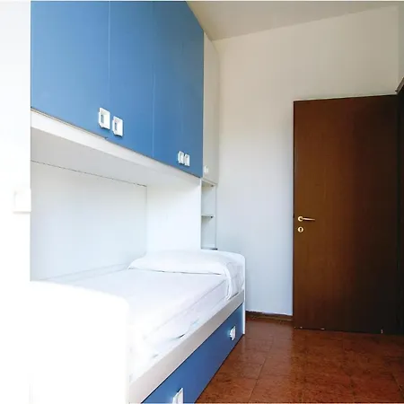 Apartment 3 Bedroom Beautiful In *